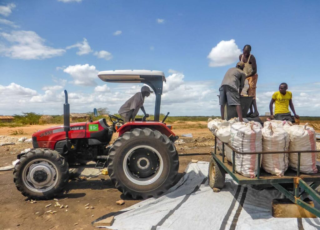 Dank der App AgriShare können Bauern in Uganda landwirtschaftlichen Maschinen mieten und ihre Produktivität erhöhen. 